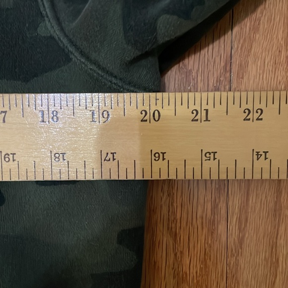 Hollister Men’s Size Medium Green Camo Logo Full Zipper 2 Front Pockets - Picture 10 of 12